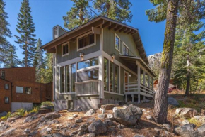 Cozy Palisades Tahoe Ski Cabin 3BR 3BA Free Shuttle to Lifts Book on Mobile for Promo Price